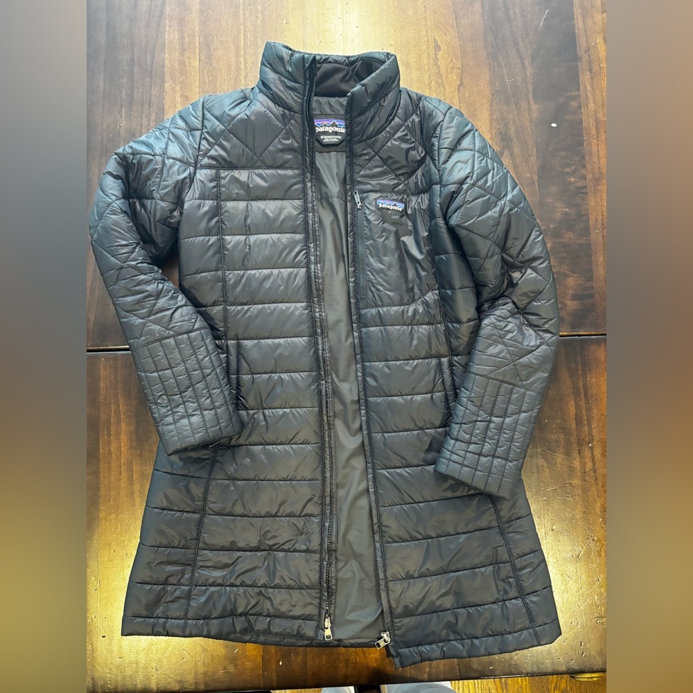 Patagonia Black Puffer Jacket with Quilted Design